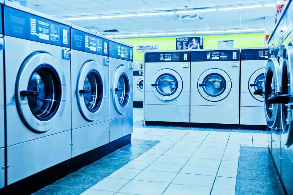 Ổ cắm chập chờn, đấu dây lỏng — đi lại dây và thay ổ — sau